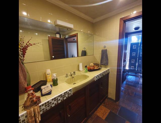4 BEDROOM FREEHOLD FOR SALE IN PARKHILL GARDENS